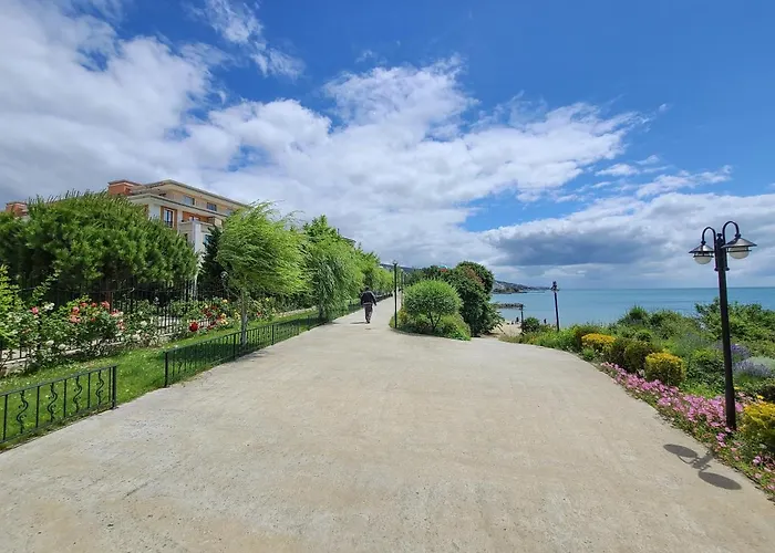 Апартамент Prestige - Private Apartment-bsr Свети Влас