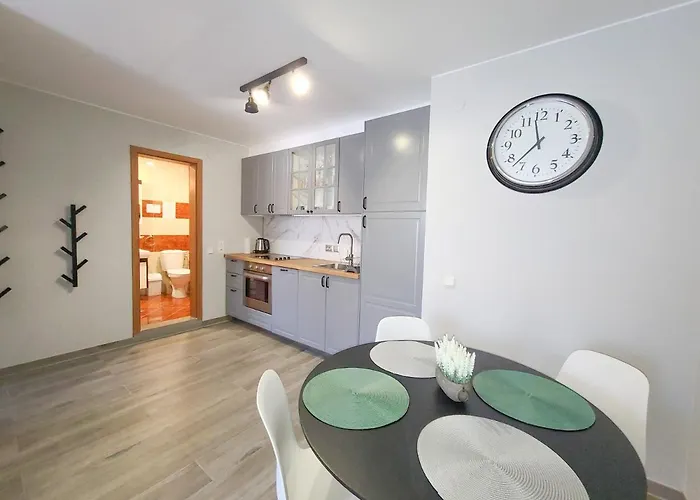 Апартамент Prestige - Private Apartment-bsr 4*