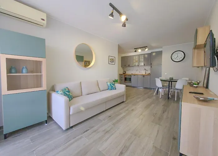 Prestige - Private Apartment-bsr Апартамент 4*